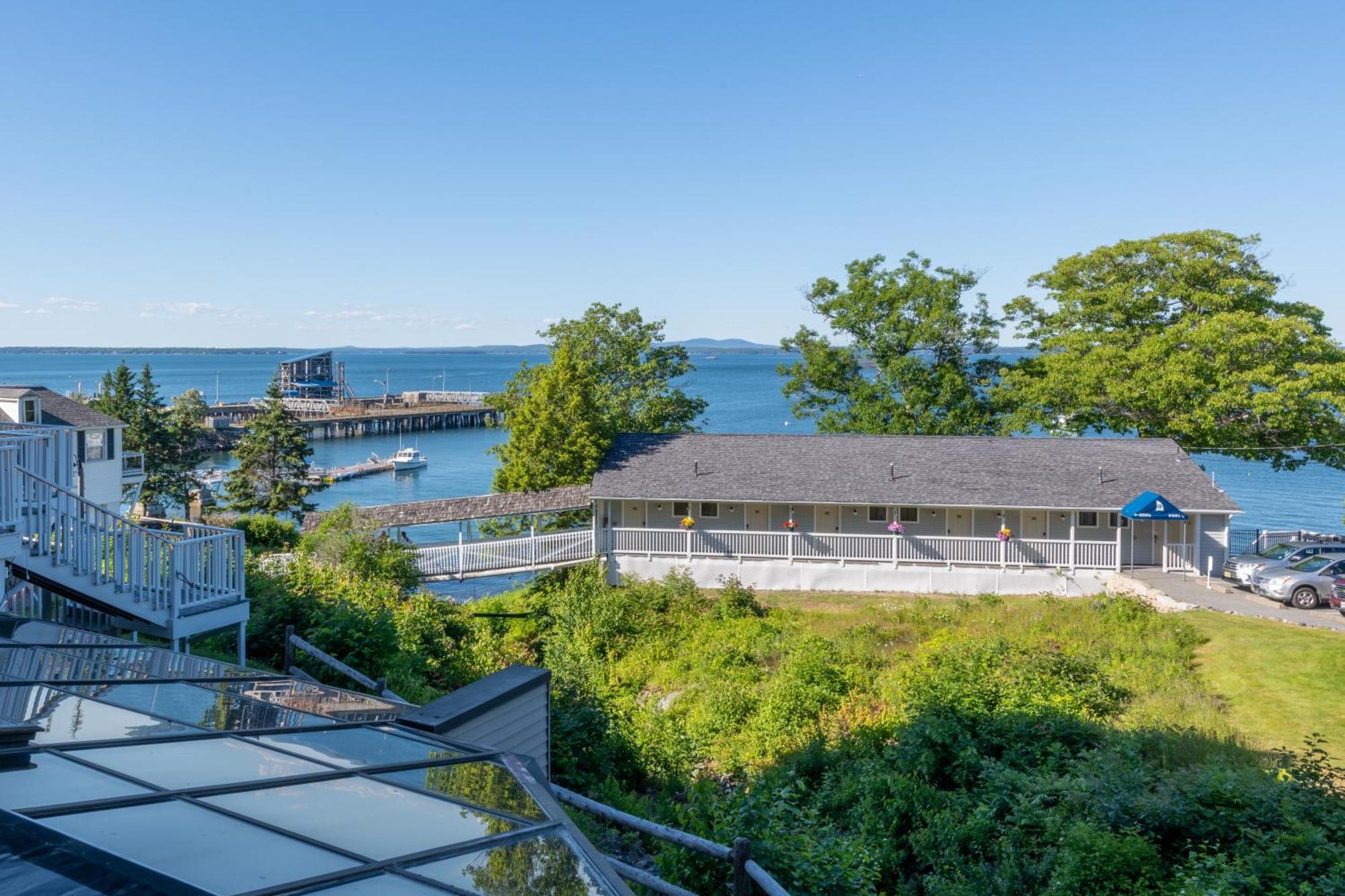 Atlantic Oceanside & Conference Center Hotel 3*